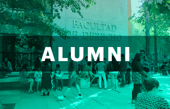 Imagen de estudiantes en un patio, con un filtro de color verde y el texto Alumni